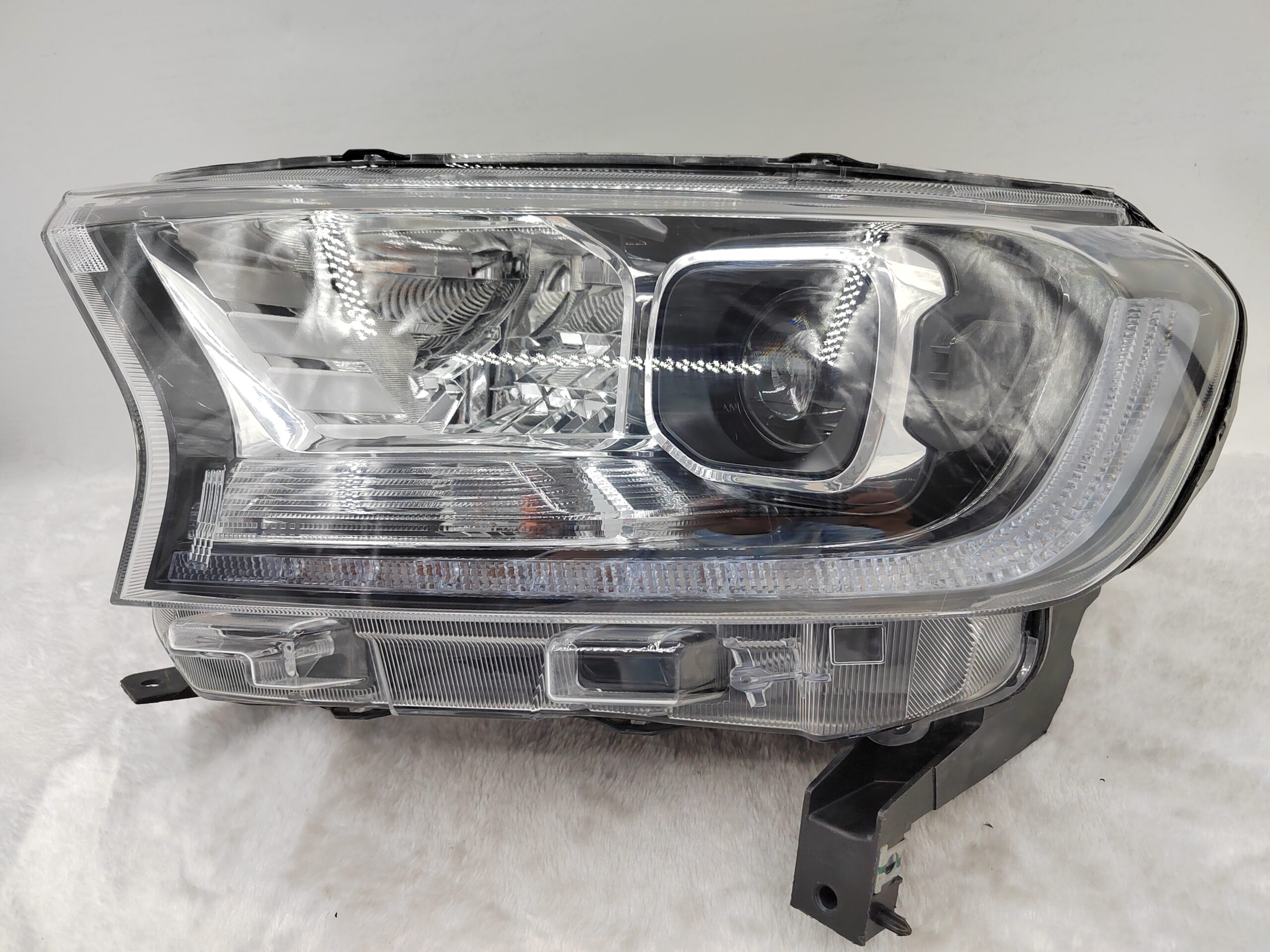 FORD EVEREST RANGER 2020-2021 LED L.H.S HEADLIGHT ASSEMBLY