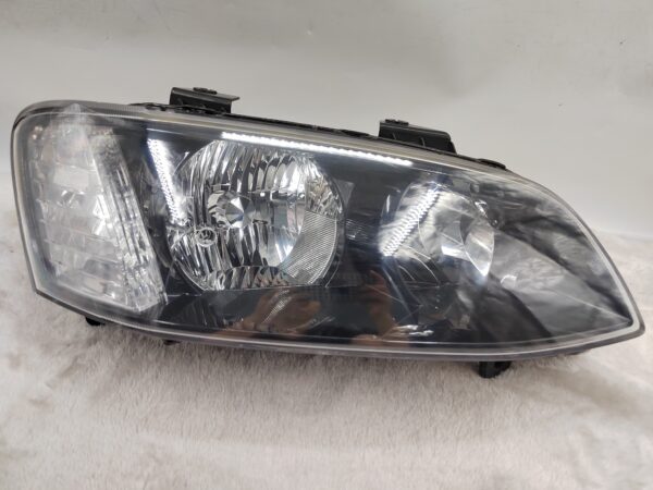 HOLDEN COMMODORE VE II SV6 2011-2012 HALOGEN R.H.S HEADLIGHT ASSEMBLY