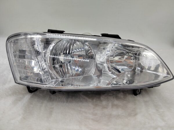 HOLDEN COMMODORE VE II SV6 2011-2012 HALOGEN R.H.S HEADLIGHT ASSEMBLY