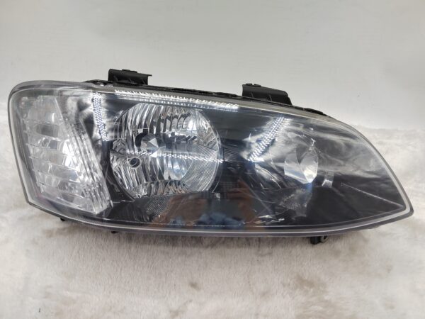 HOLDEN COMMODORE VE II SV6 2011-2012 HALOGEN R.H.S HEADLIGHT ASSEMBLY