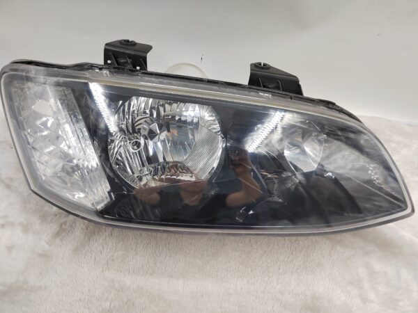 HOLDEN COMMODORE VE II SV6 2011-2012 HALOGEN R.H.S HEADLIGHT ASSEMBLY