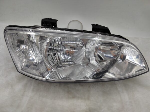 HOLDEN COMMODORE VE II SV6 2011-2012 HALOGEN R.H.S HEADLIGHT ASSEMBLY