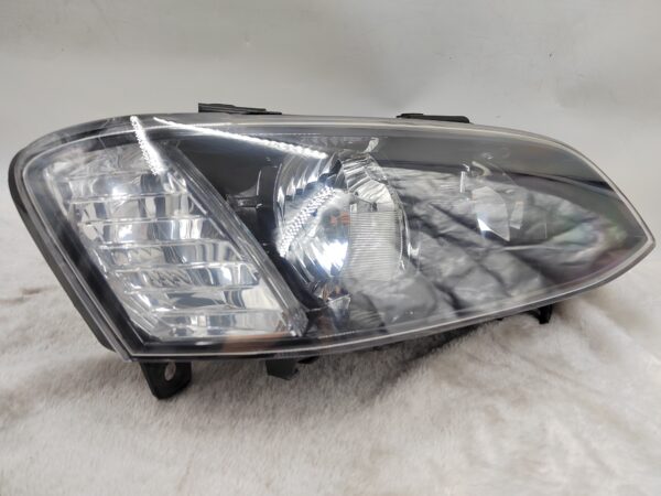 HOLDEN COMMODORE VE II SV6 2011-2012 HALOGEN R.H.S HEADLIGHT ASSEMBLY