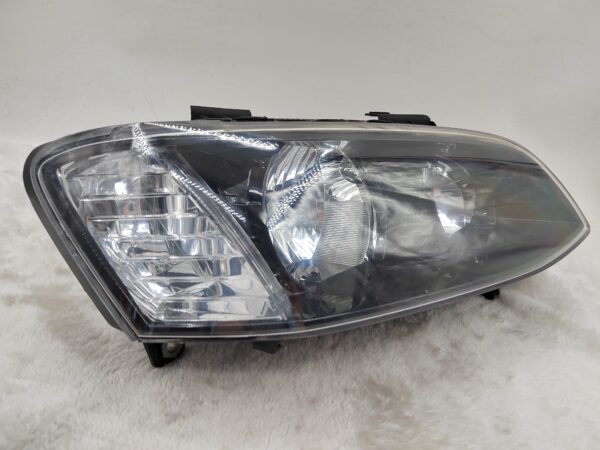 HOLDEN COMMODORE VE II SV6 2011-2012 HALOGEN R.H.S HEADLIGHT ASSEMBLY