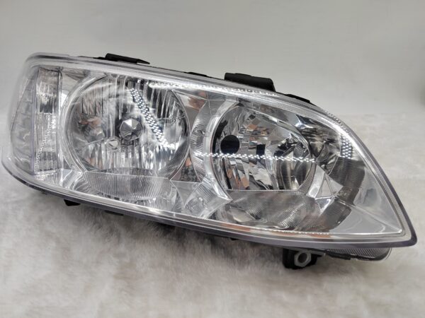 HOLDEN COMMODORE VE II SV6 2011-2012 HALOGEN R.H.S HEADLIGHT ASSEMBLY