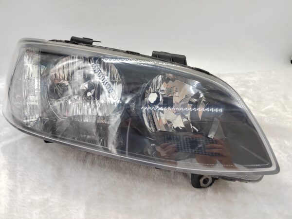 HOLDEN COMMODORE VE II SV6 2011-2012 HALOGEN R.H.S HEADLIGHT ASSEMBLY