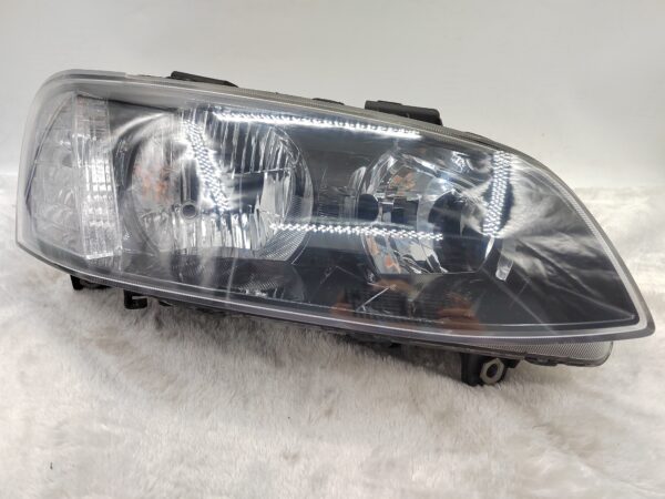 HOLDEN COMMODORE VE II SV6 2011-2012 HALOGEN R.H.S HEADLIGHT ASSEMBLY