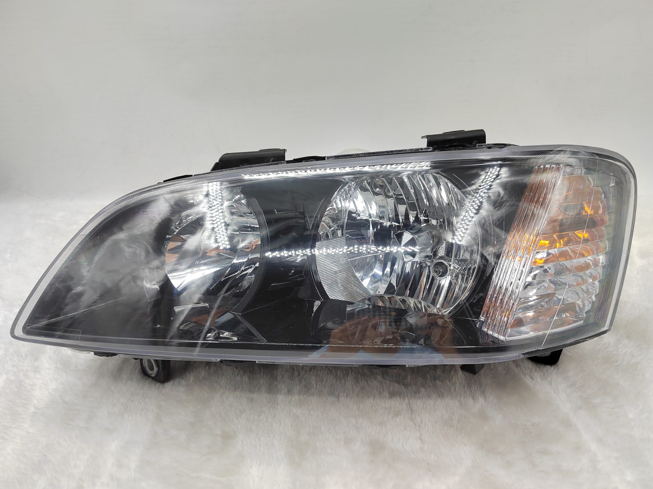 HOLDEN COMMODORE VE SV6 2007-2010 HALOGEN L.H.S HEADLIGHT ASSEMBLY