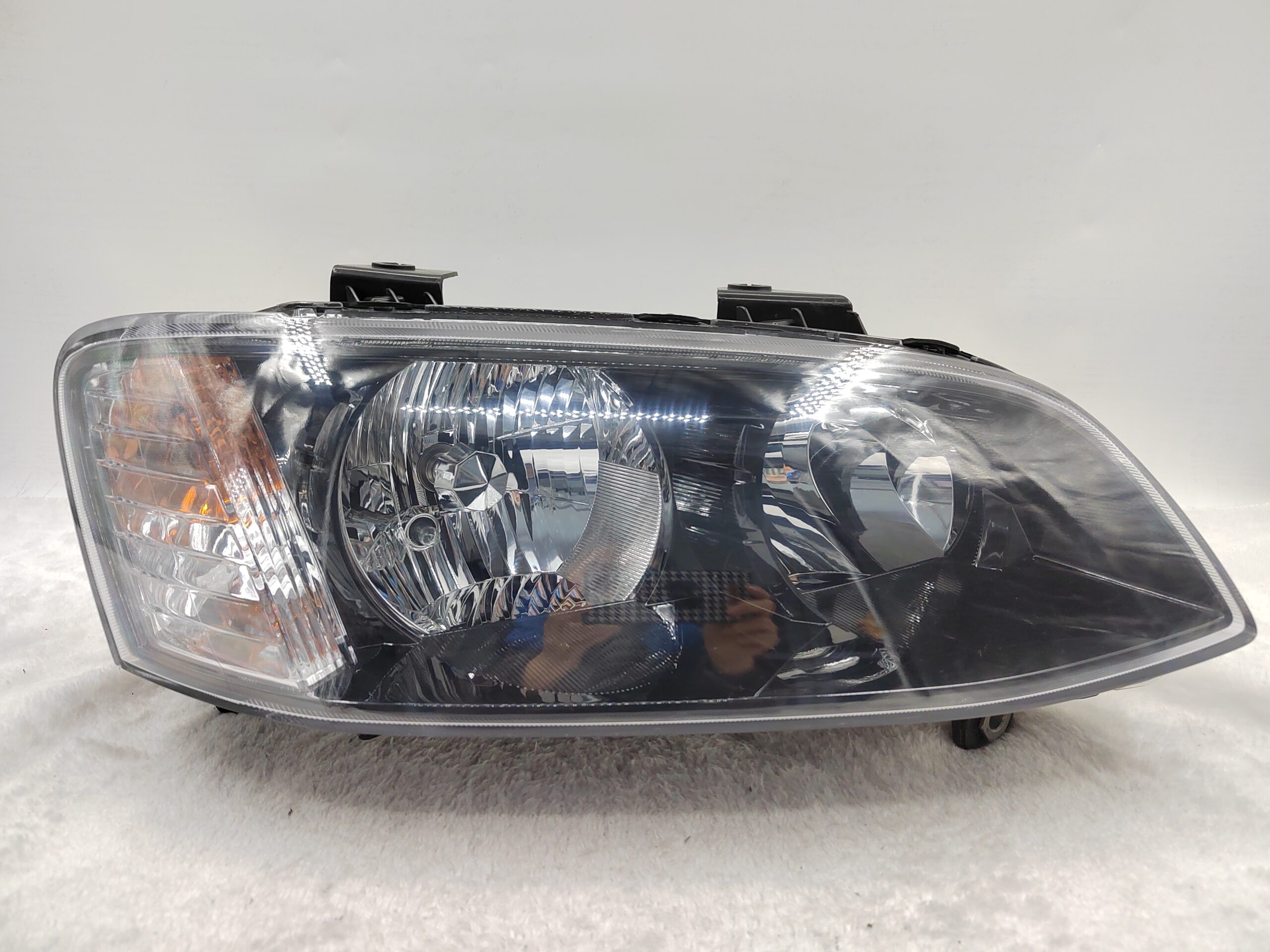 HOLDEN COMMODORE VE SV6 2007-2010 HALOGEN R.H.S HEADLIGHT ASSEMBLY