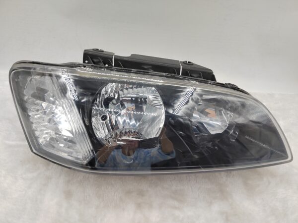 HOLDEN COMMODORE VE SV6 2007-2010 HALOGEN R.H.S HEADLIGHT ASSEMBLY