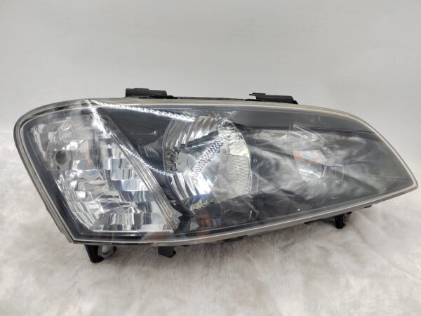 HOLDEN COMMODORE VE SV6 2007-2010 HALOGEN R.H.S HEADLIGHT ASSEMBLY