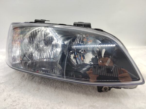 HOLDEN COMMODORE VE SV6 2007-2010 HALOGEN R.H.S HEADLIGHT ASSEMBLY