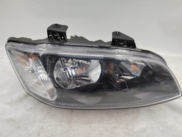 HOLDEN COMMODORE VE SV6 2007-2010 HALOGEN R.H.S HEADLIGHT ASSEMBLY