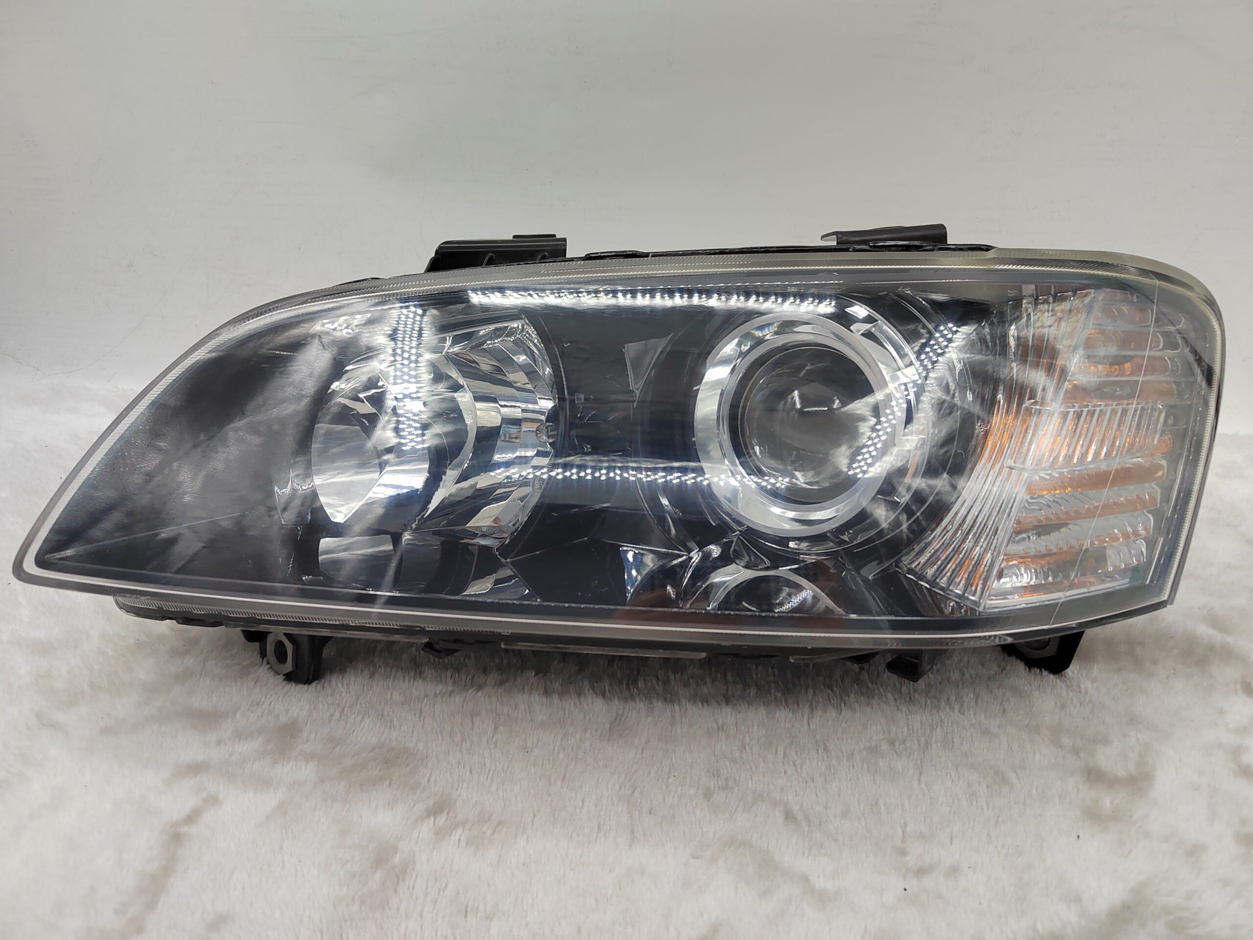 HOLDEN COMMODORE VE SV6 2007-2010 LENS HALOGEN L.H.S HEADLIGHT ASSEMBLY