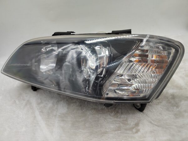 HOLDEN COMMODORE VE SV6 2007-2010 LENS HALOGEN L.H.S HEADLIGHT ASSEMBLY