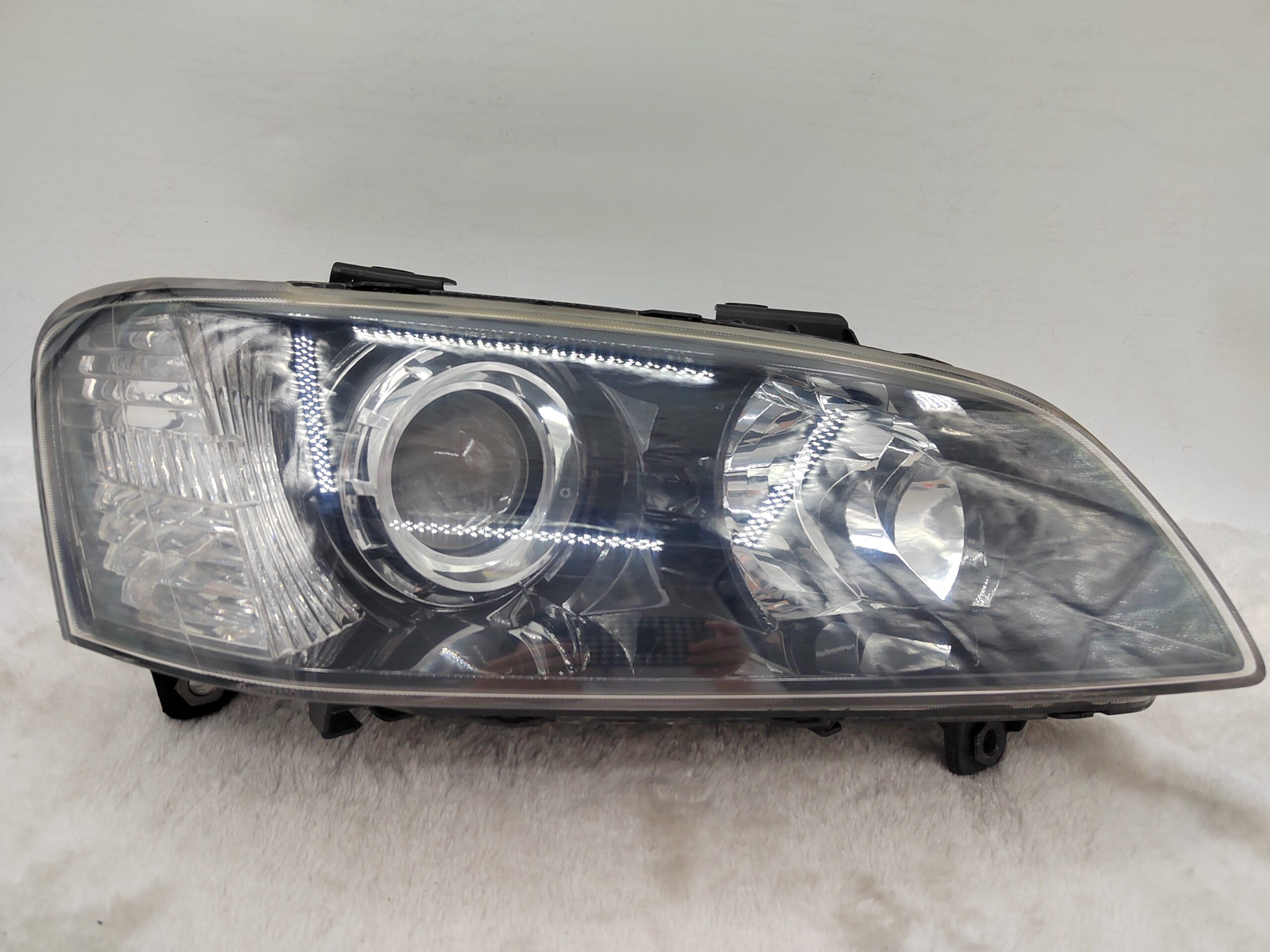 HOLDEN COMMODORE VE SV6 2007-2010 LENS HALOGEN R.H.S HEADLIGHT ASSEMBLY