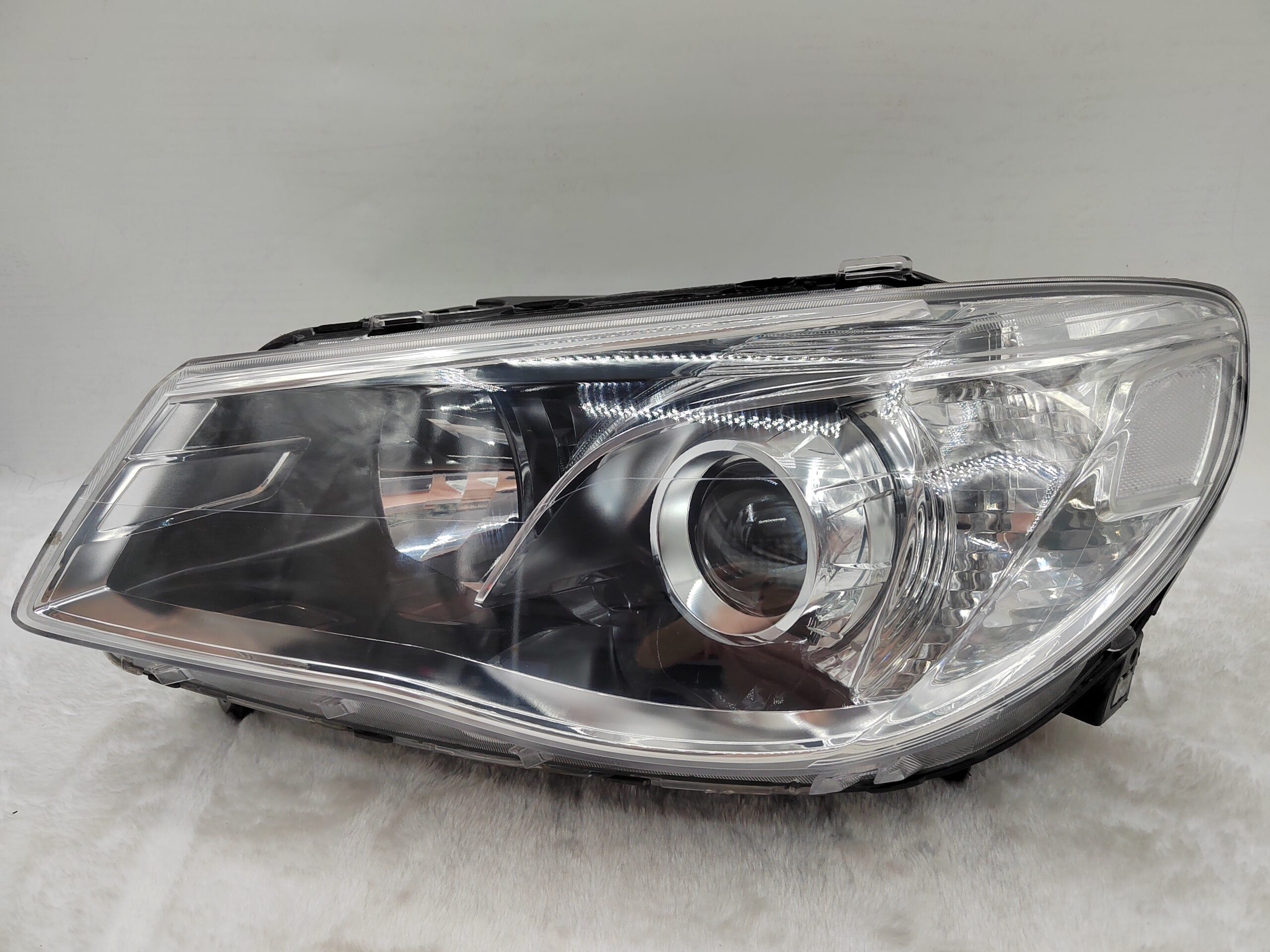 HOLDEN COMMODORE VF SV6 2013-2017 LENS HALOGEN L.H.S HEADLIGHT ASSEMBLY