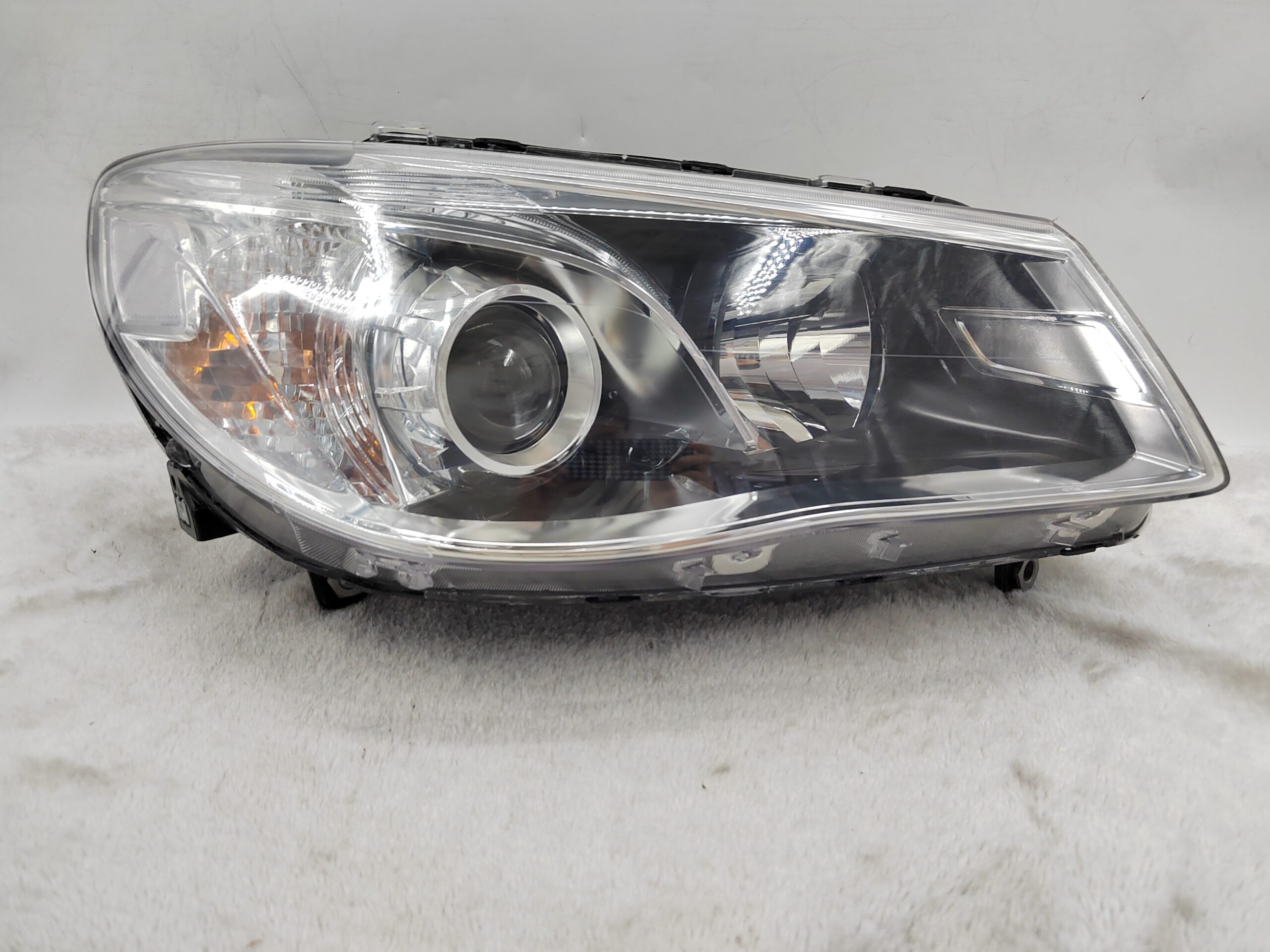 HOLDEN COMMODORE VF SV6 2013-2017 LENS HALOGEN R.H.S HEADLIGHT ASSEMBLY