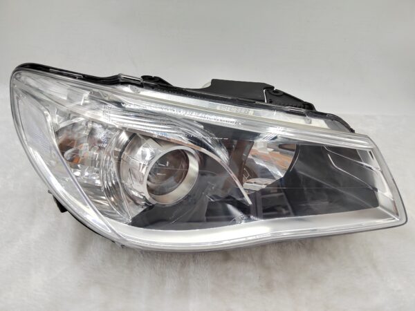 HOLDEN COMMODORE VF SV6 2013-2017 LENS HALOGEN R.H.S HEADLIGHT ASSEMBLY