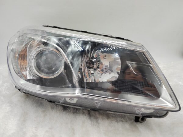 HOLDEN COMMODORE VF SV6 2013-2017 LENS HALOGEN R.H.S HEADLIGHT ASSEMBLY