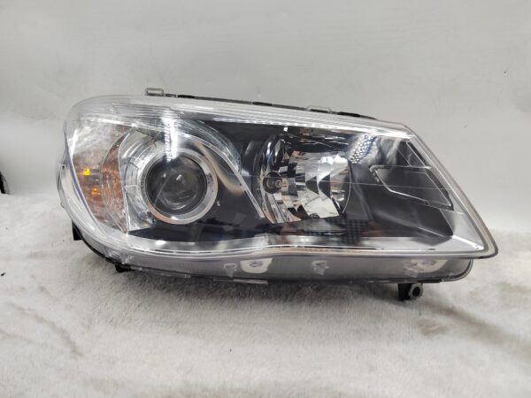 HOLDEN COMMODORE VF SV6 2013-2017 LENS HALOGEN R.H.S HEADLIGHT ASSEMBLY