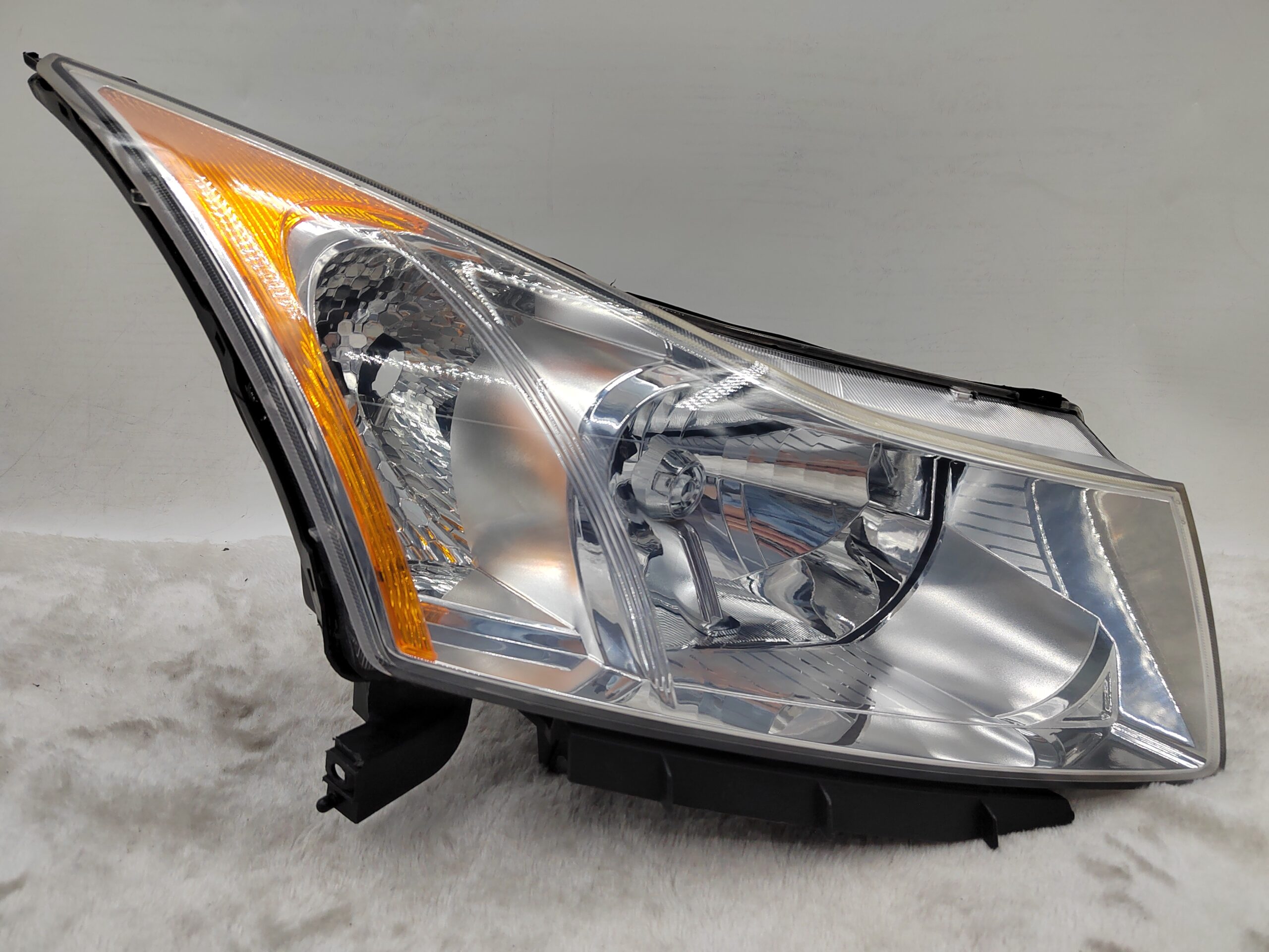 HOLDEN CRUZE 2008-2015 HALOGEN R.H.S HEADLIGHT ASSEMBLY