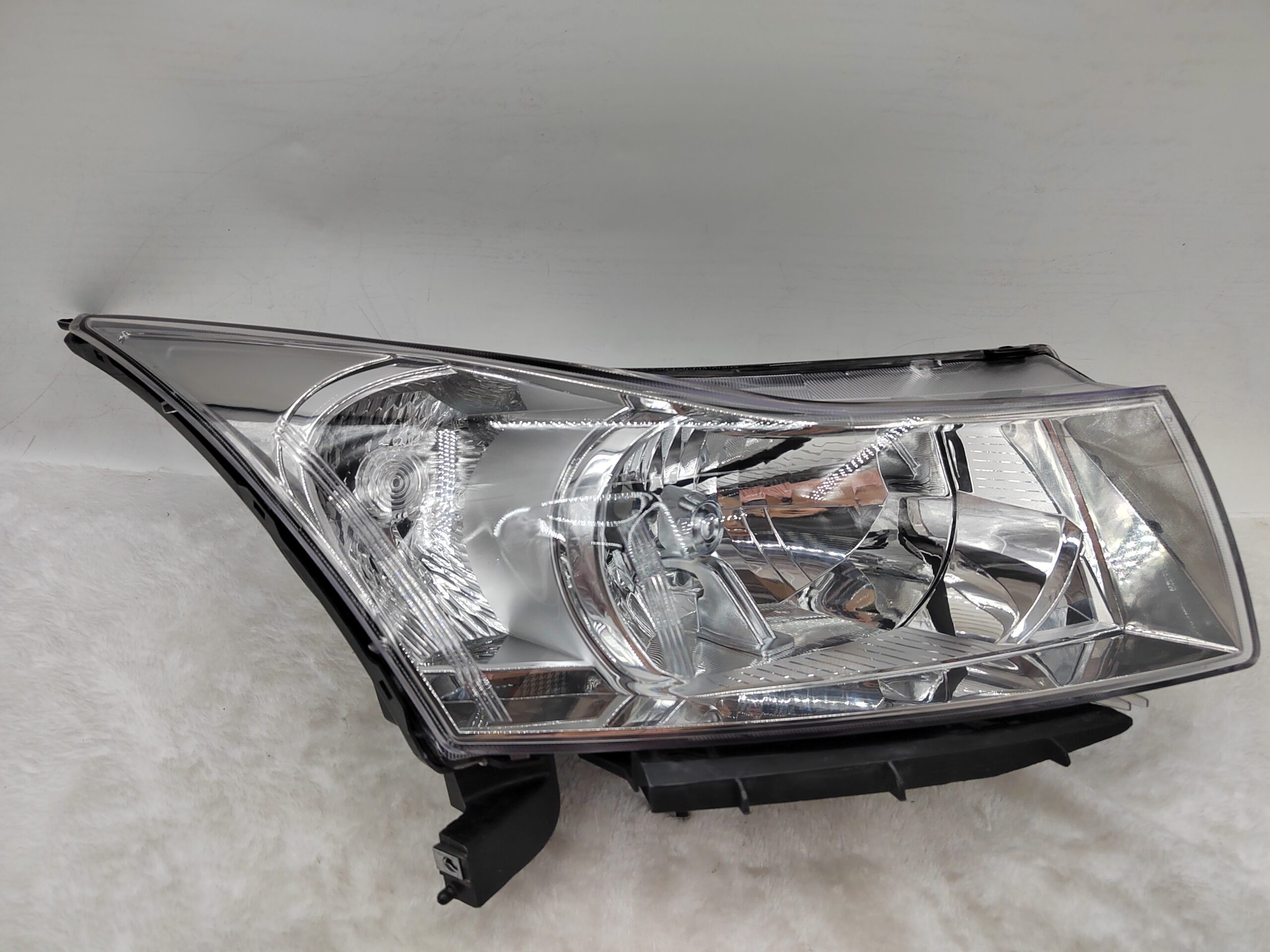 HOLDEN CRUZE 2008-2015 HALOGEN R.H.S HEADLIGHT ASSEMBLY