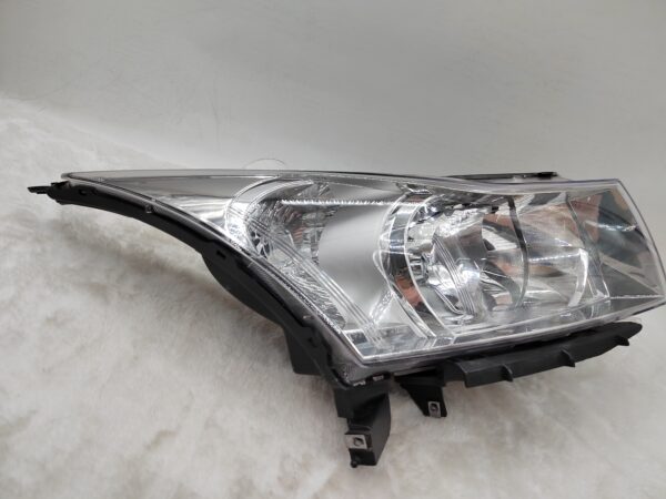 HOLDEN CRUZE 2008-2015 HALOGEN R.H.S HEADLIGHT ASSEMBLY