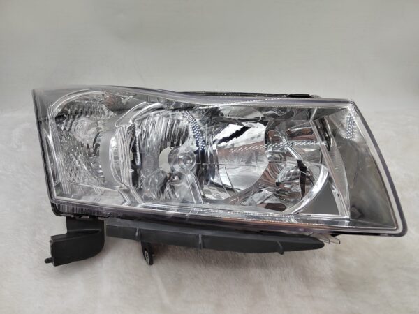 HOLDEN CRUZE 2008-2015 HALOGEN R.H.S HEADLIGHT ASSEMBLY