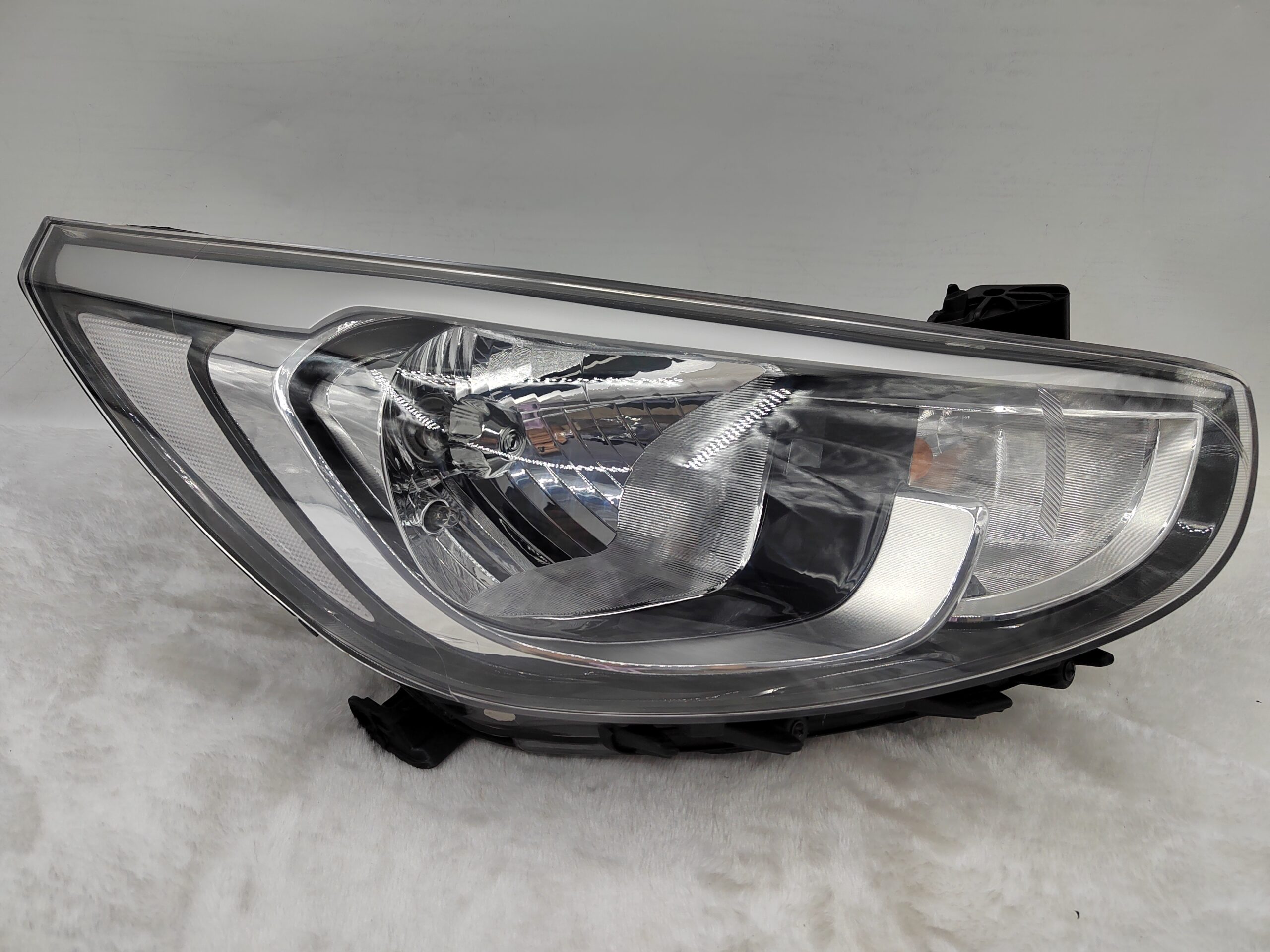 HYUNDAI ACCENT RB 2015-2017 HALOGEN R.H.S HEADLIGHT ASSEMBLY