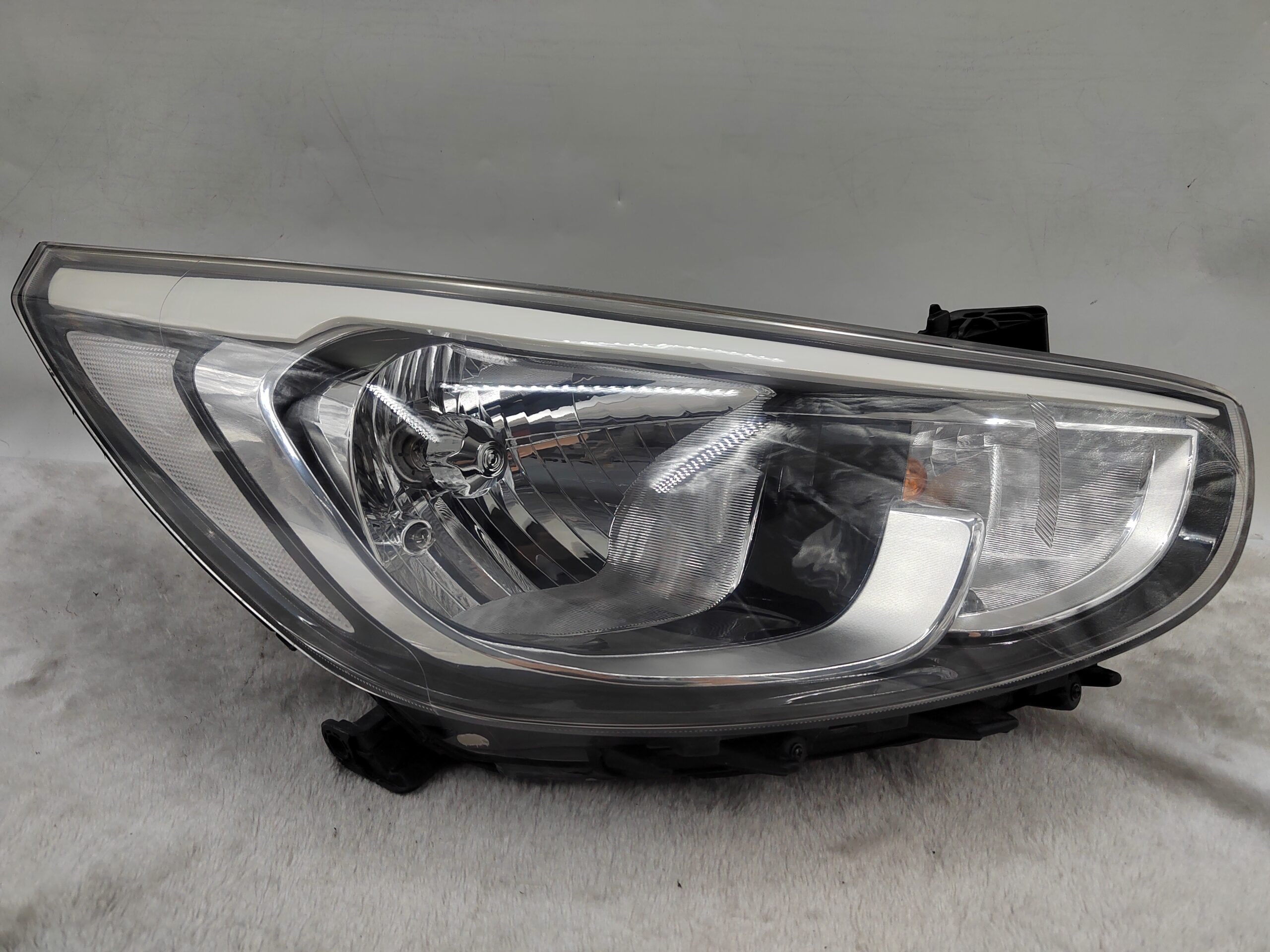 HYUNDAI ACCENT RB 2015-2017 HALOGEN R.H.S HEADLIGHT ASSEMBLY