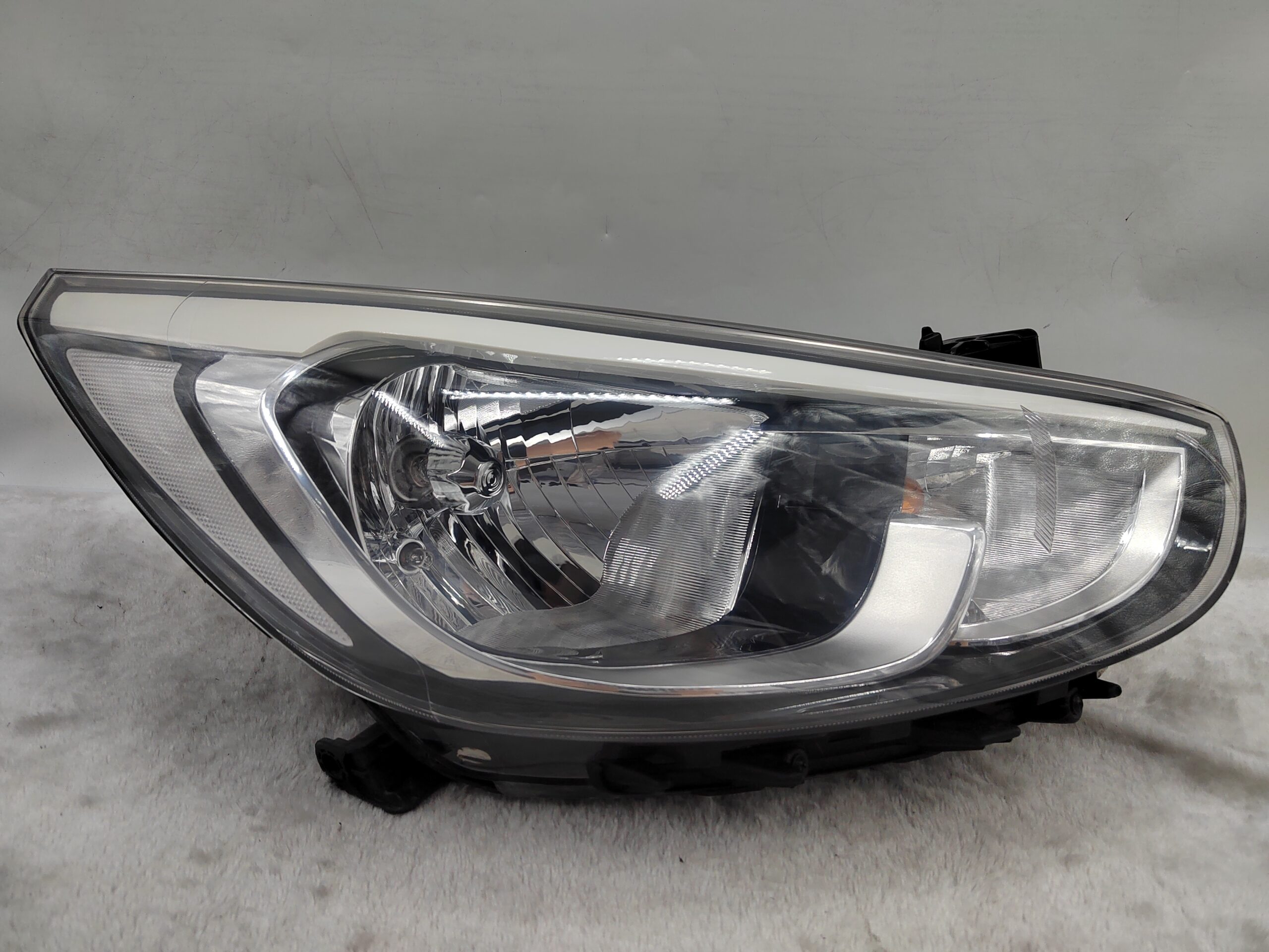 HYUNDAI ACCENT RB 2015-2017 HALOGEN R.H.S HEADLIGHT ASSEMBLY