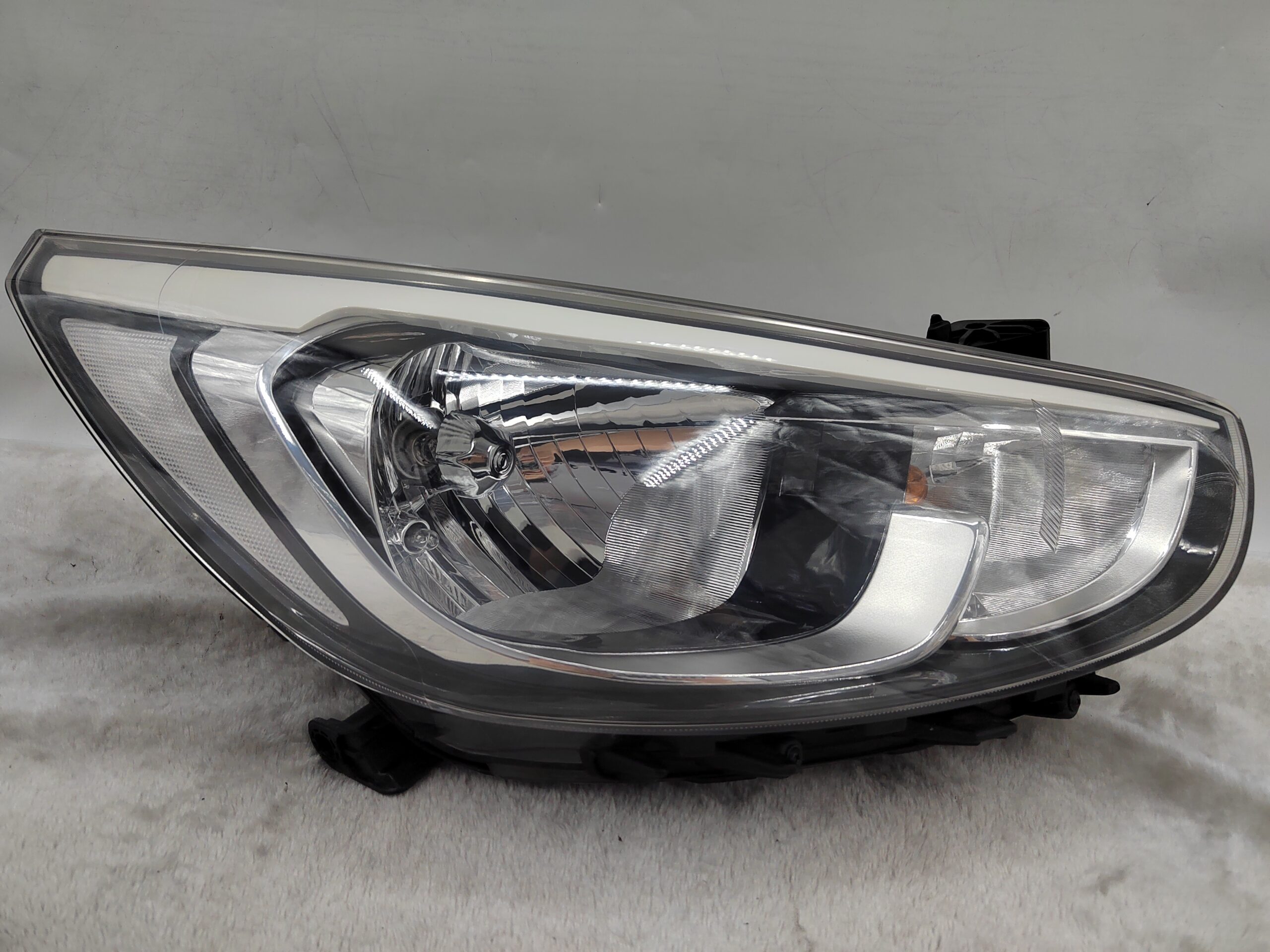 HYUNDAI ACCENT RB 2015-2017 HALOGEN R.H.S HEADLIGHT ASSEMBLY