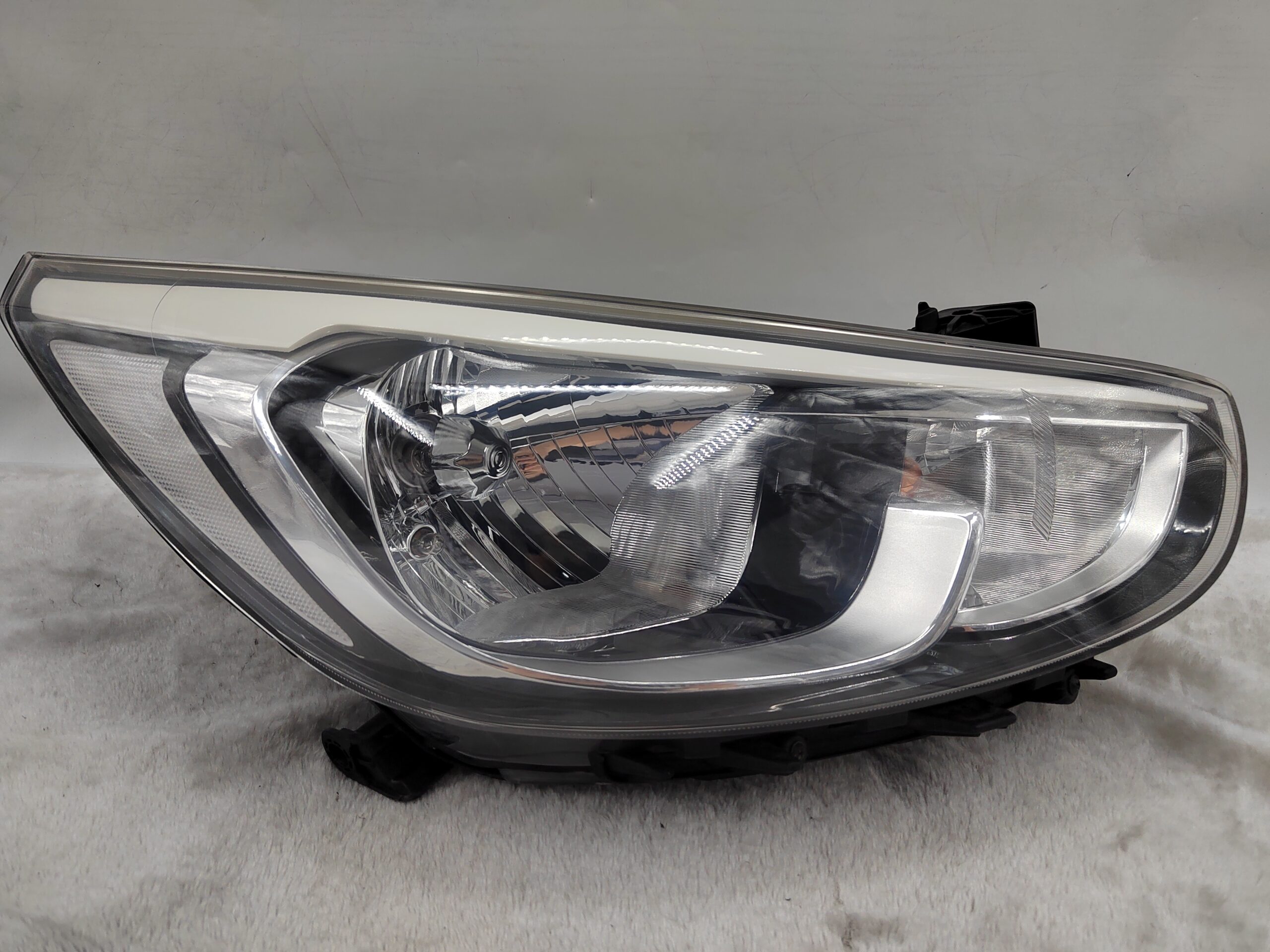 HYUNDAI ACCENT RB 2015-2017 HALOGEN R.H.S HEADLIGHT ASSEMBLY