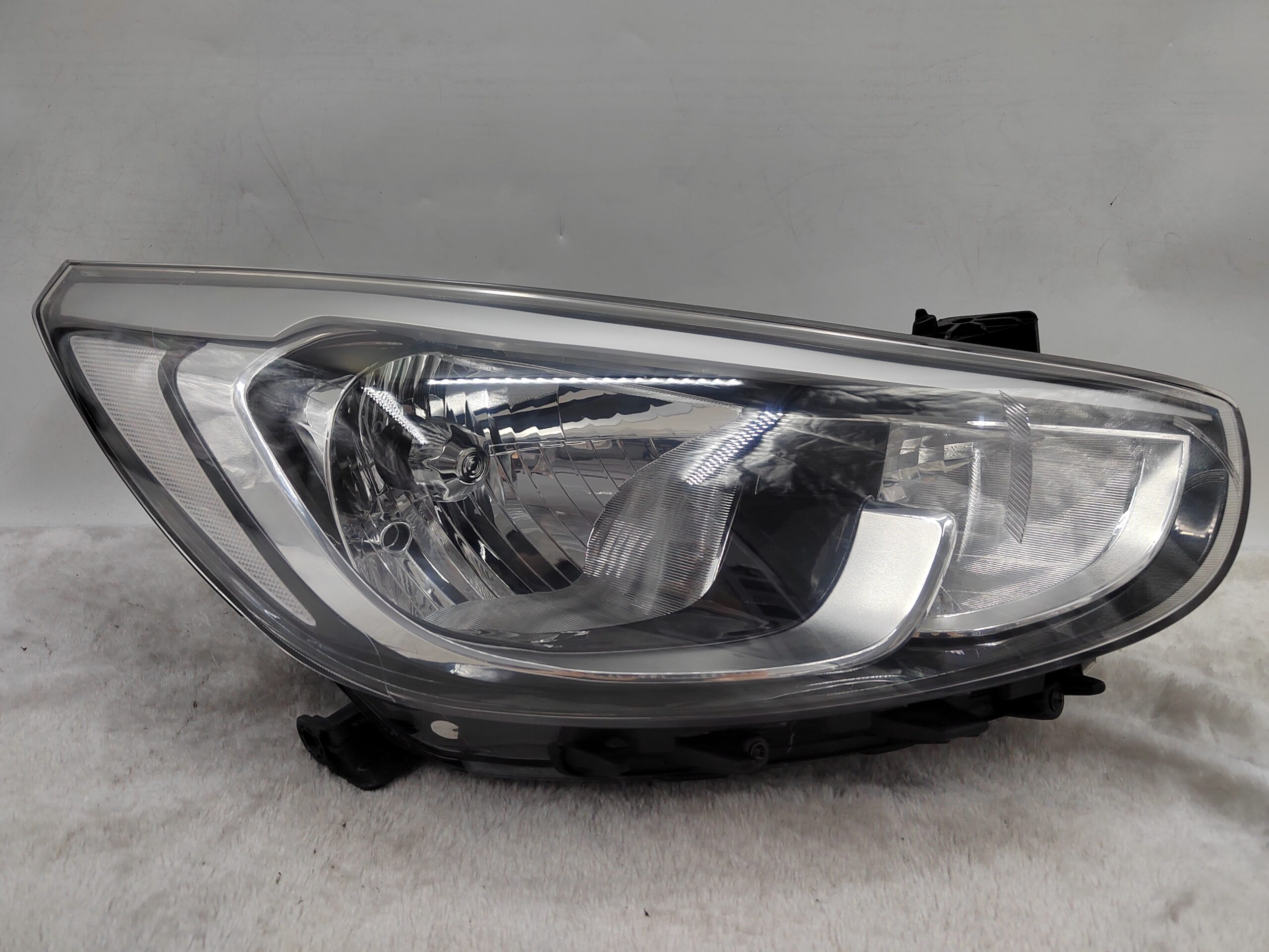 HYUNDAI ACCENT RB 2015-2017 HALOGEN R.H.S HEADLIGHT ASSEMBLY