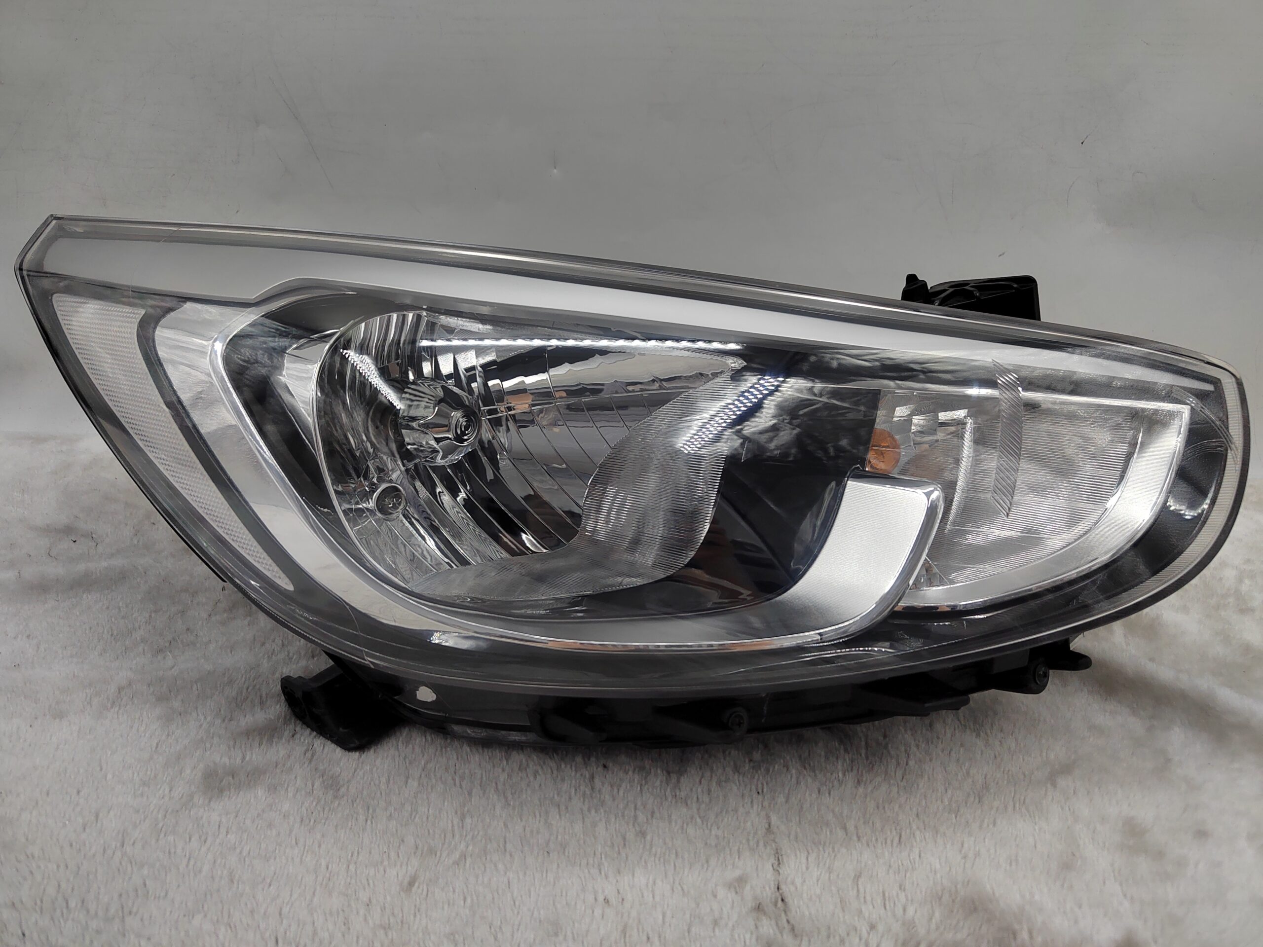 HYUNDAI ACCENT RB 2015-2017 HALOGEN R.H.S HEADLIGHT ASSEMBLY