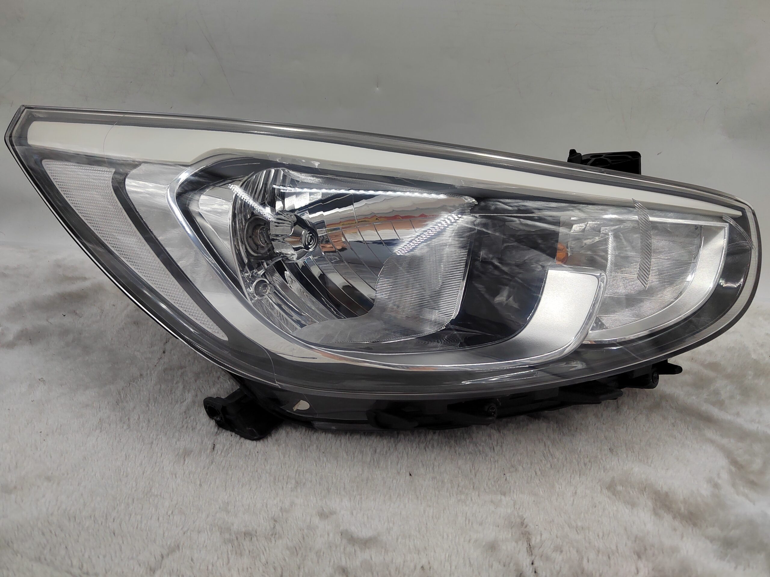 HYUNDAI ACCENT RB 2015-2017 HALOGEN R.H.S HEADLIGHT ASSEMBLY