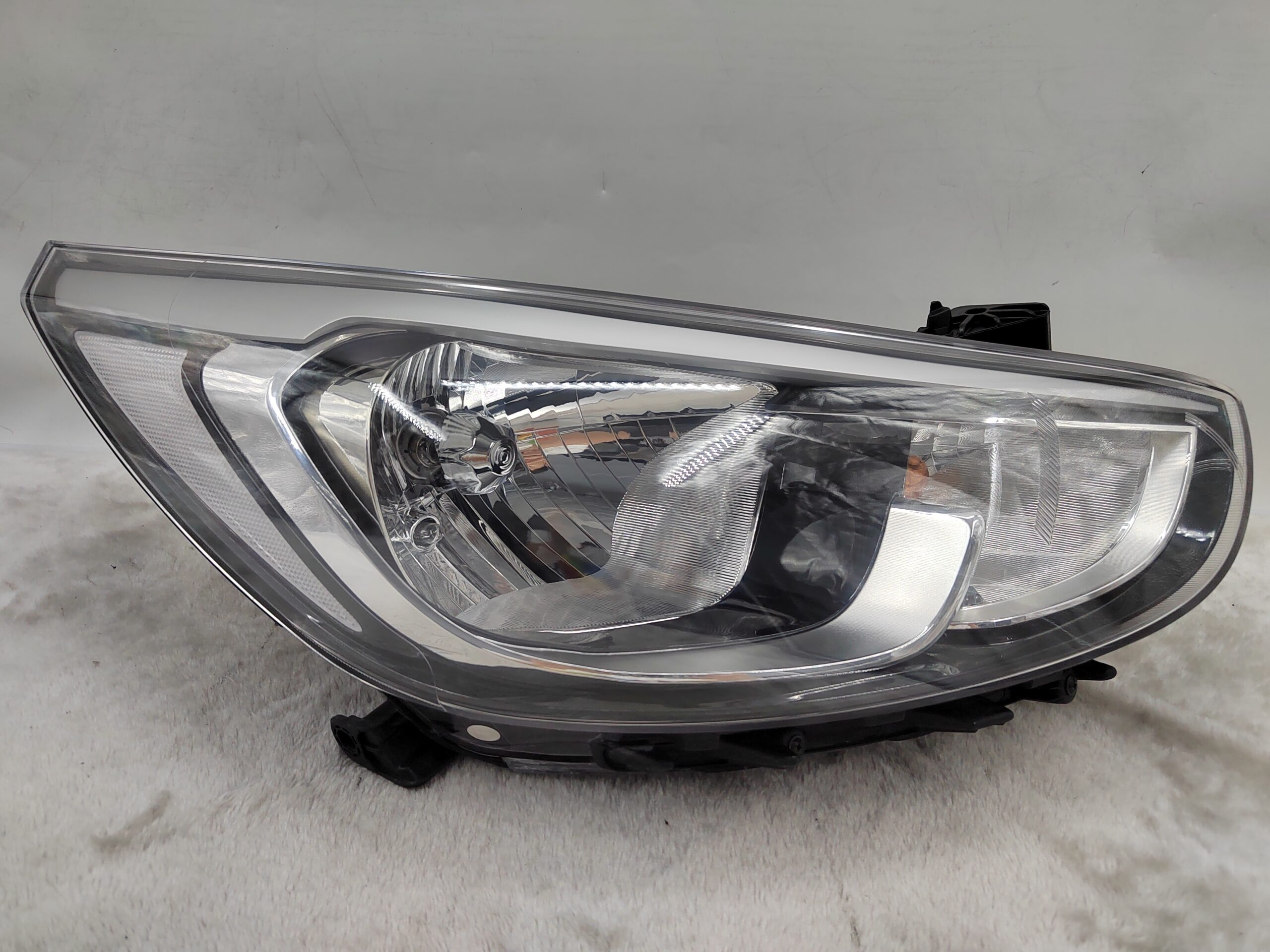 HYUNDAI ACCENT RB 2015-2017 HALOGEN R.H.S HEADLIGHT ASSEMBLY