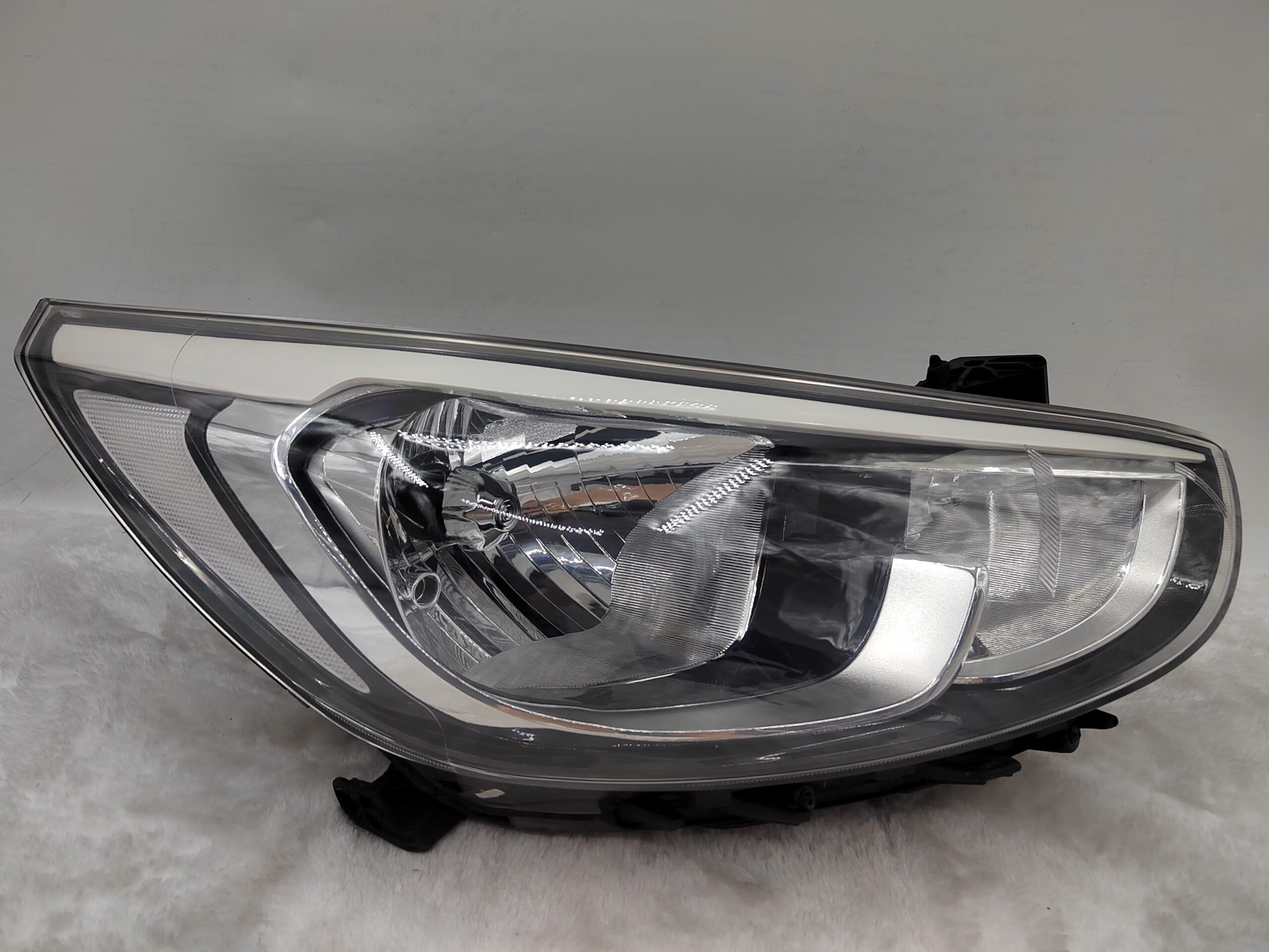 HYUNDAI ACCENT RB 2015-2017 HALOGEN R.H.S HEADLIGHT ASSEMBLY