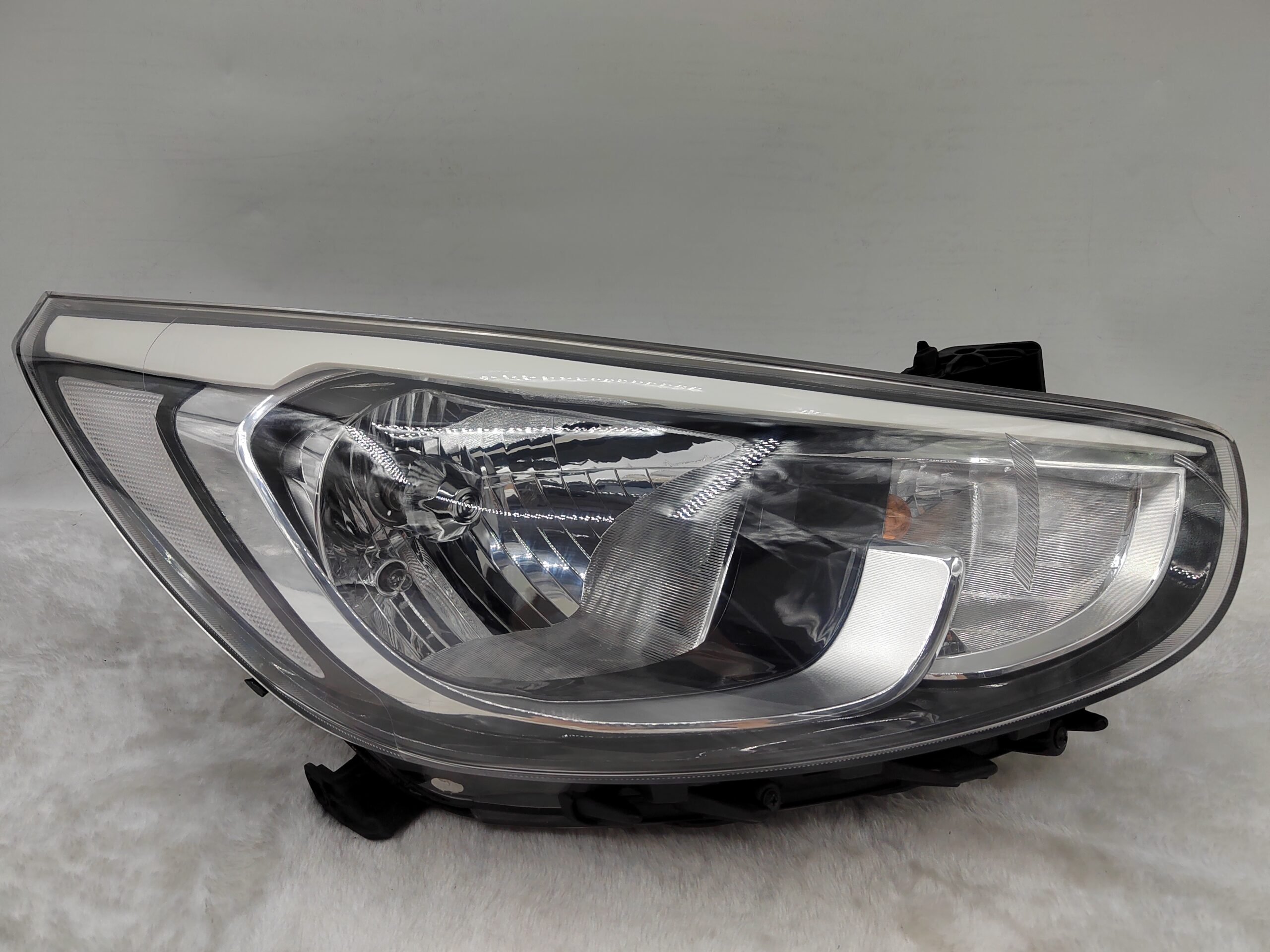 HYUNDAI ACCENT RB 2015-2017 HALOGEN R.H.S HEADLIGHT ASSEMBLY