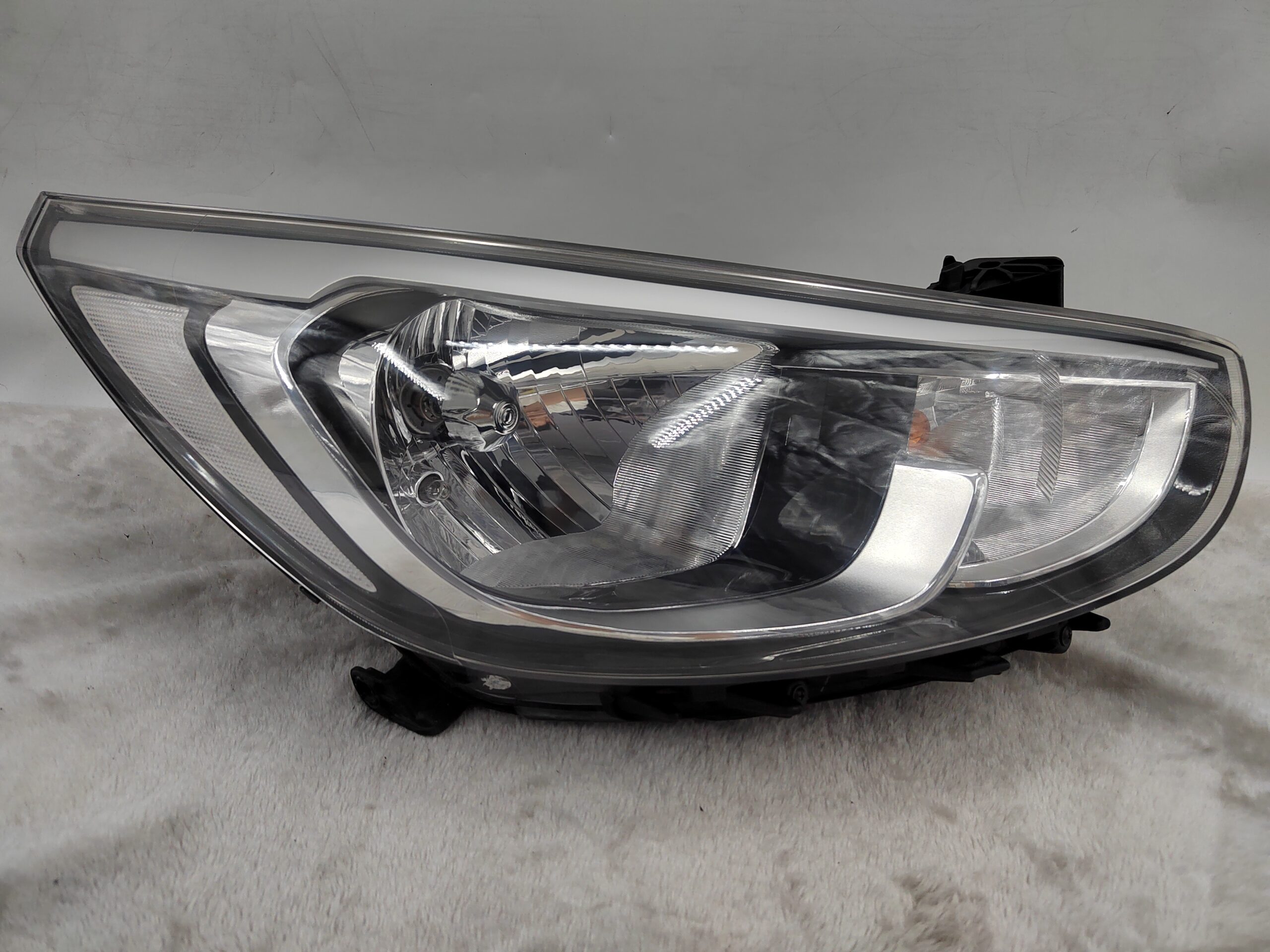 HYUNDAI ACCENT RB 2015-2017 HALOGEN R.H.S HEADLIGHT ASSEMBLY