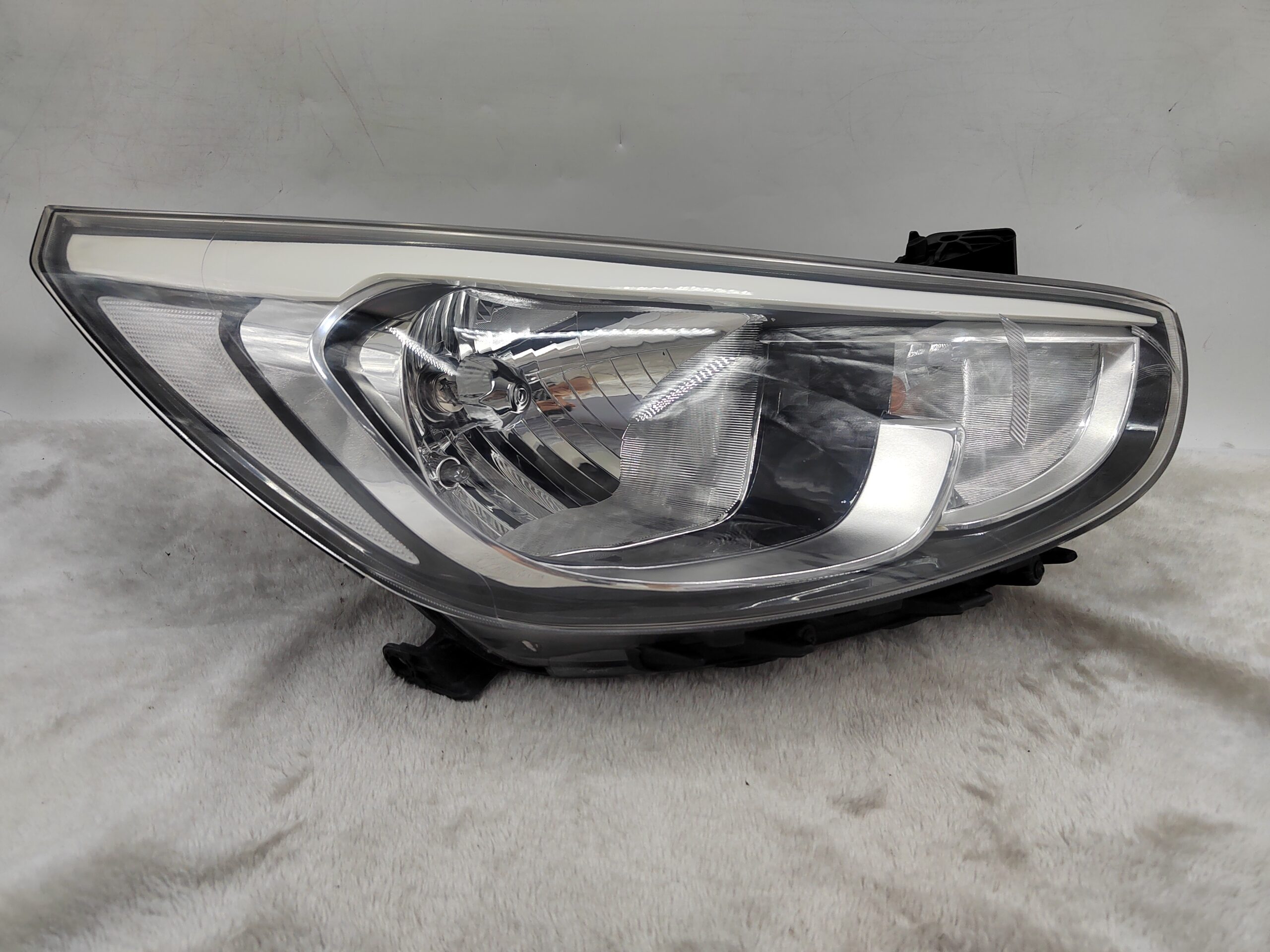 HYUNDAI ACCENT RB 2015-2017 HALOGEN R.H.S HEADLIGHT ASSEMBLY