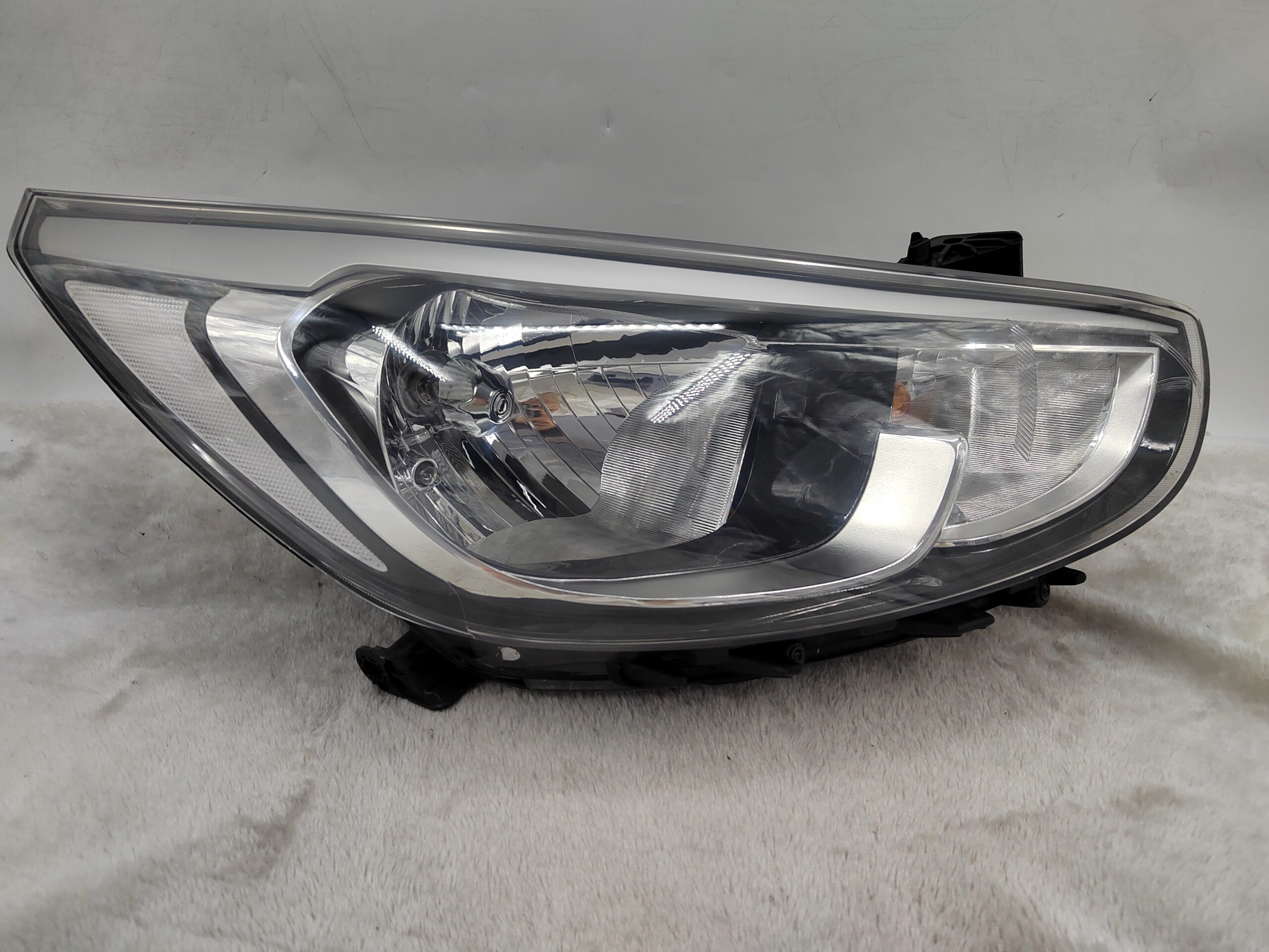 HYUNDAI ACCENT RB 2015-2017 HALOGEN R.H.S HEADLIGHT ASSEMBLY