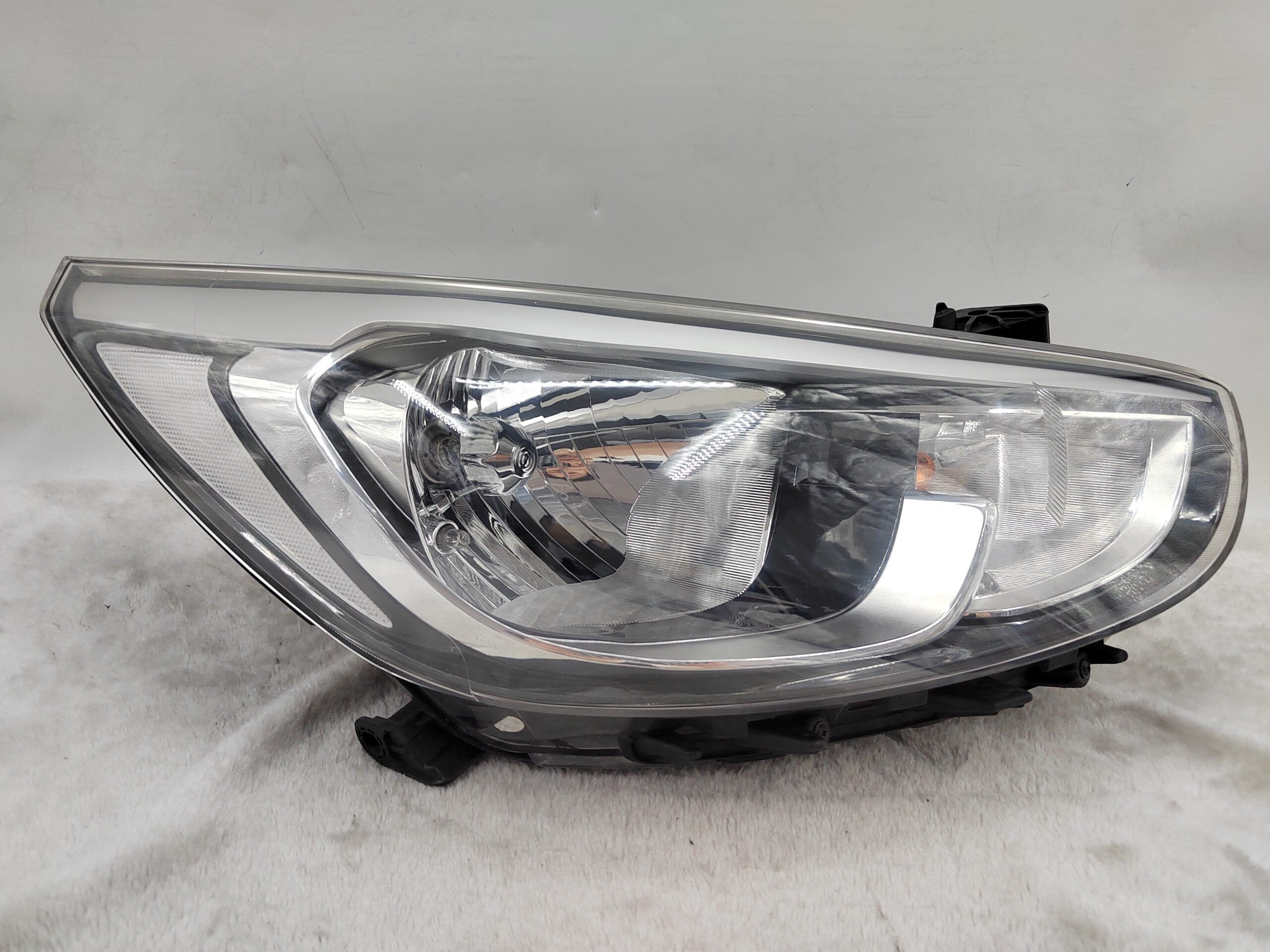 HYUNDAI ACCENT RB 2015-2017 HALOGEN R.H.S HEADLIGHT ASSEMBLY