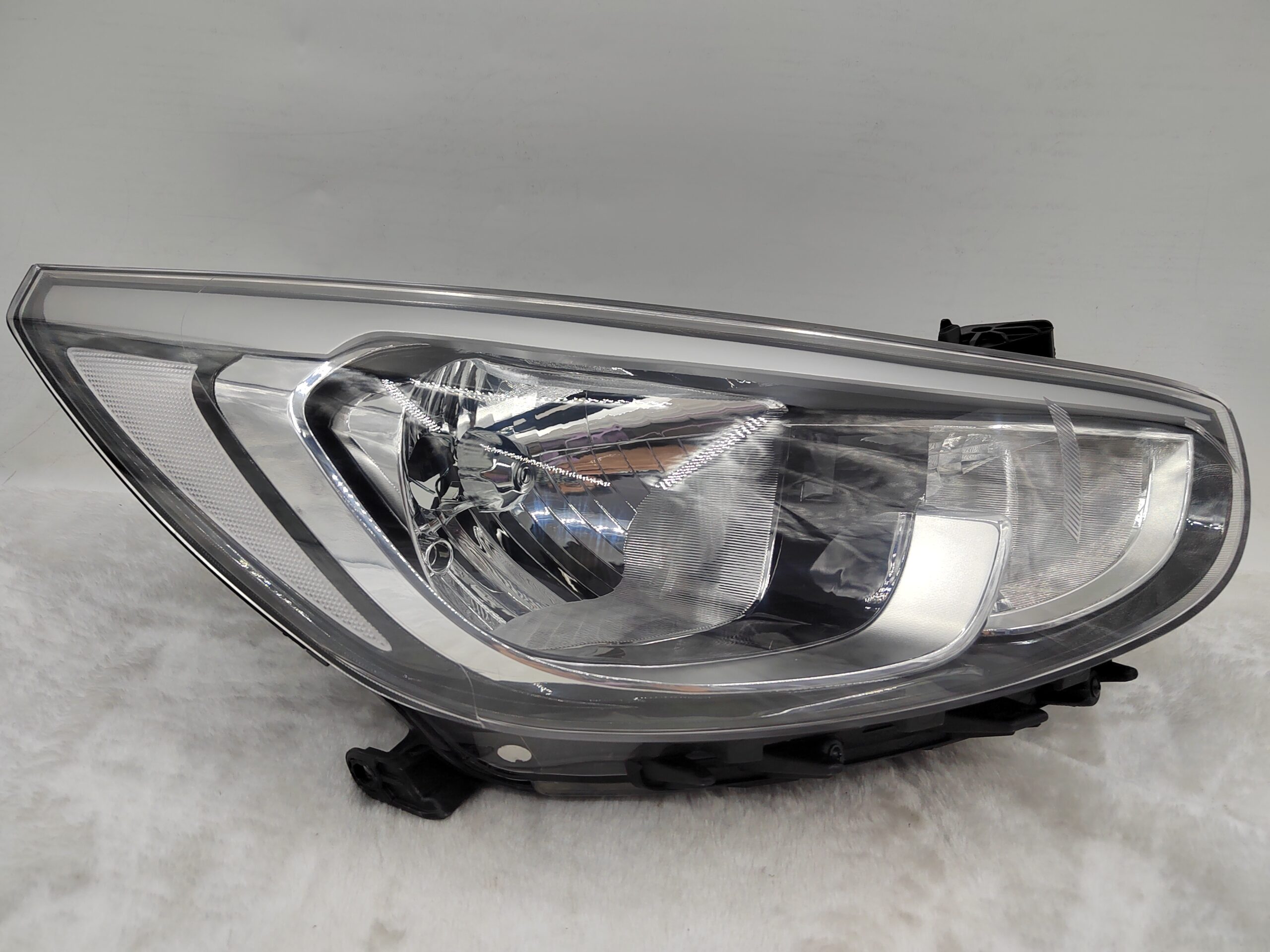 HYUNDAI ACCENT RB 2015-2017 HALOGEN R.H.S HEADLIGHT ASSEMBLY