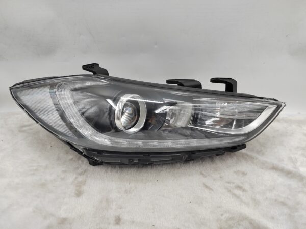 HYUNDAI ELANTRA AD 2017-2018 HALOGEN R.H.S HEADLIGHT ASSEMBLY