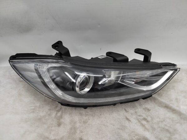 HYUNDAI ELANTRA AD 2017-2018 HALOGEN R.H.S HEADLIGHT ASSEMBLY