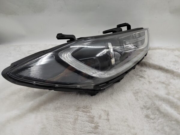 HYUNDAI ELANTRA AD 2017-2018 HALOGEN R.H.S HEADLIGHT ASSEMBLY