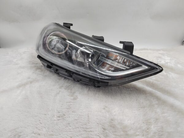 HYUNDAI ELANTRA AD 2017-2018 HALOGEN R.H.S HEADLIGHT ASSEMBLY