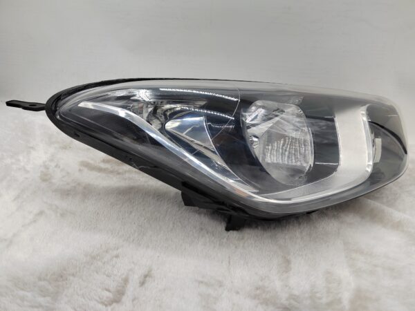 HYUNDAI I20 2012-2014 HALOGEN R.H.S HEADLIGHT ASSEMBLY